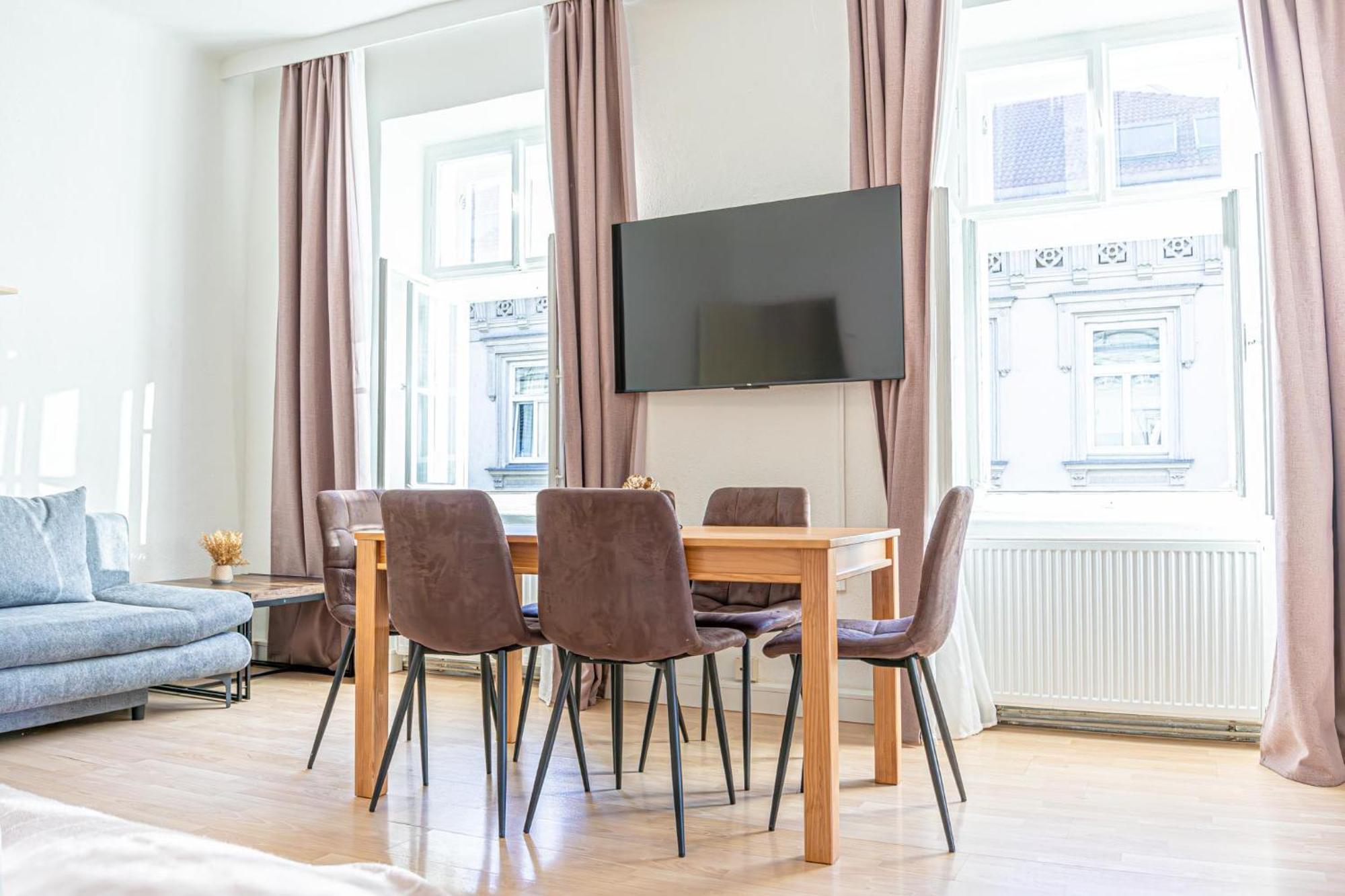 Stylish 2br For 5p Location Wien