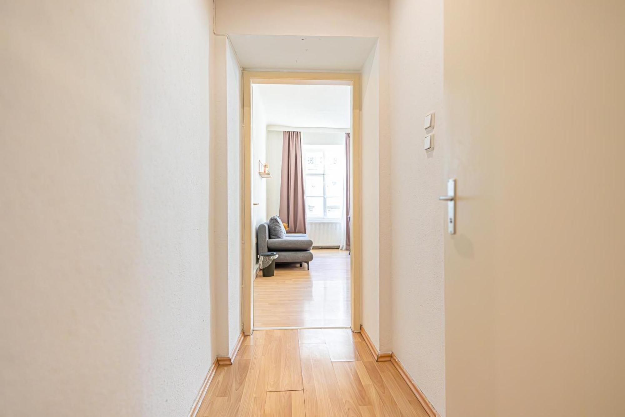 Stylish 2br For 5p Location Apartment Wien