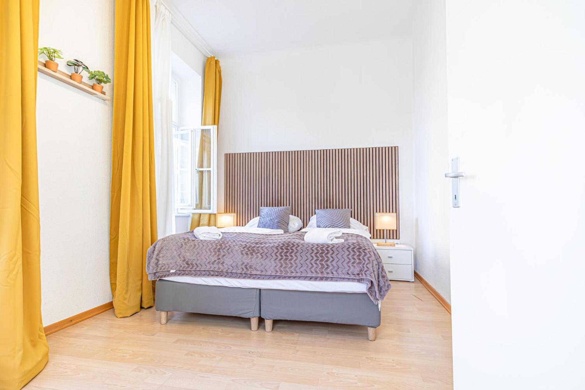 Stylish 2br For 5p Location Apartment